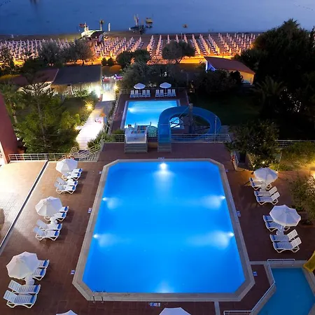 Armas Bella Luna Hotell 4*