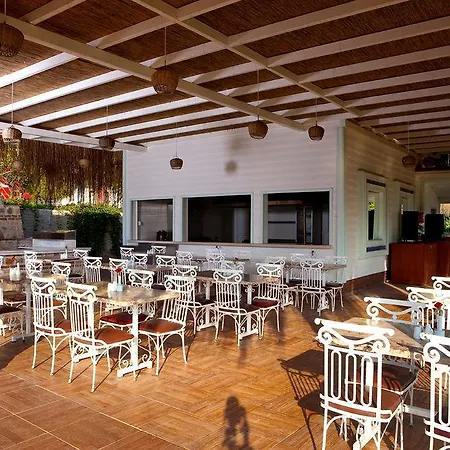 Armas Bella Luna Hotell