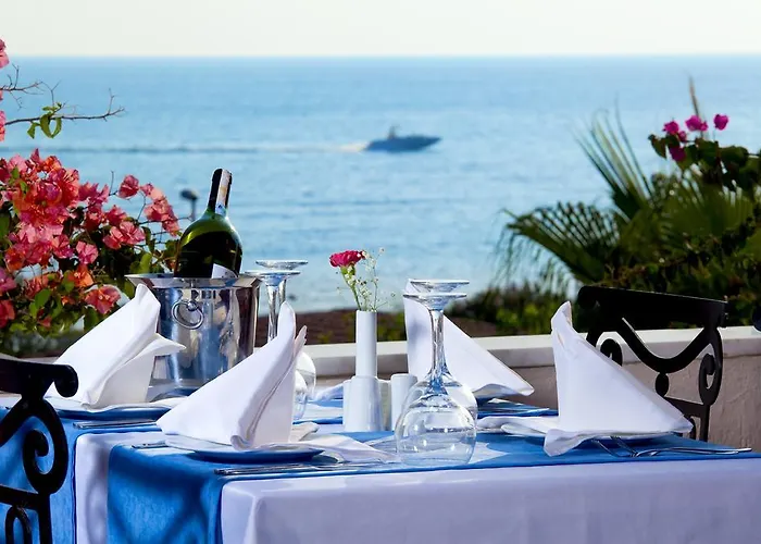 Hotell Armas Bella Luna 4*