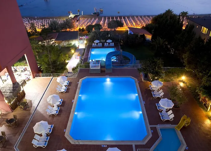 Armas Bella Luna Hotell 4*