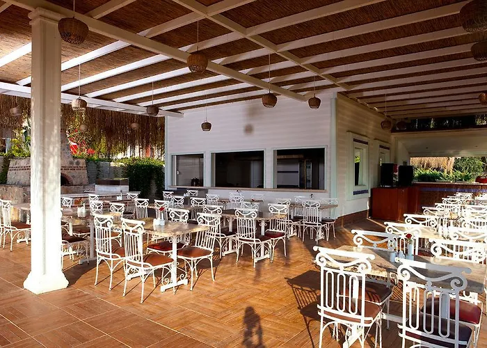 Armas Bella Luna Hotell