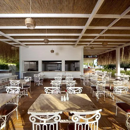 Armas Bella Luna 4* Side